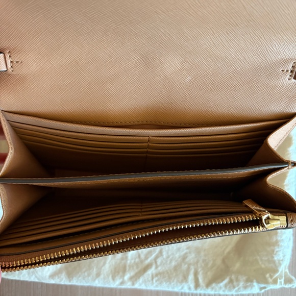 Tory Burch Robinson Pebbled Chain Wallet - Picture 4 of 7